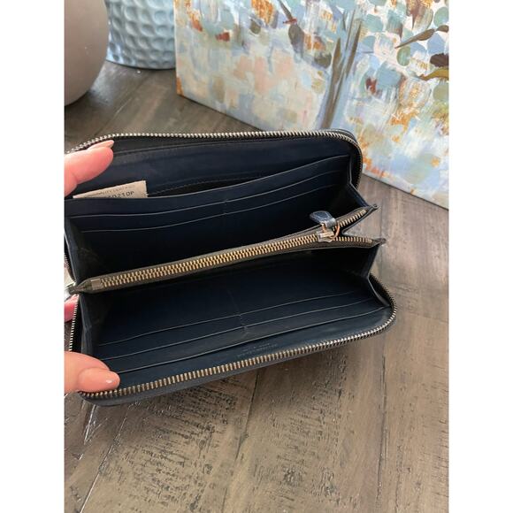 Bottega Veneta Zip Wallet EUC - Picture 6 of 9